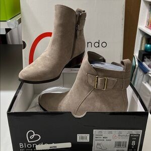 Blondo Women's Ankle Boots in Light Brown Suede